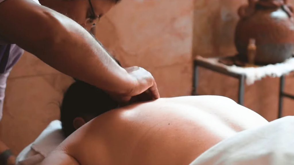 masaje de espalda mujer